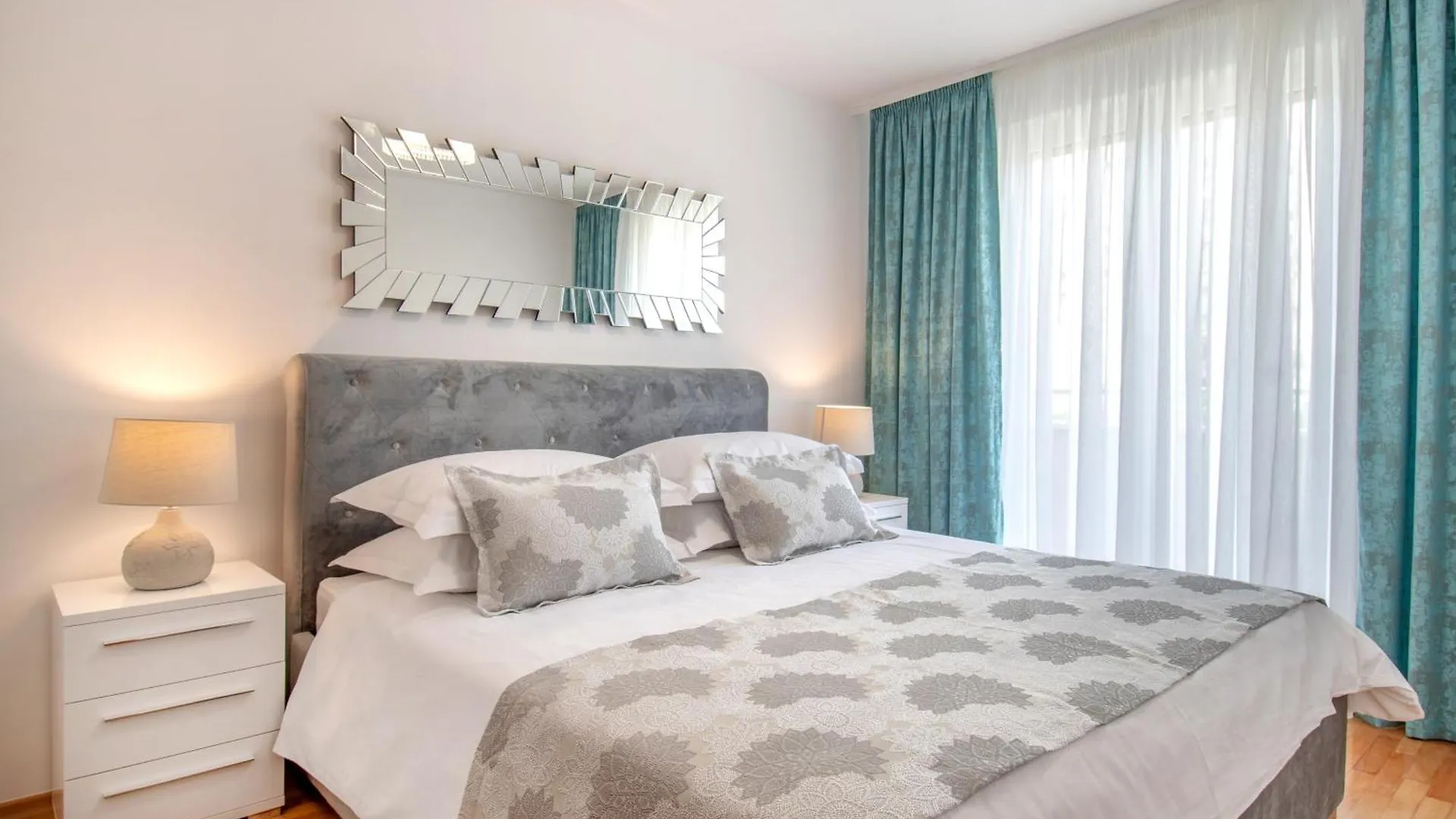 Penthouse Apartment With Terrace And Hot Tub - Ivan Split