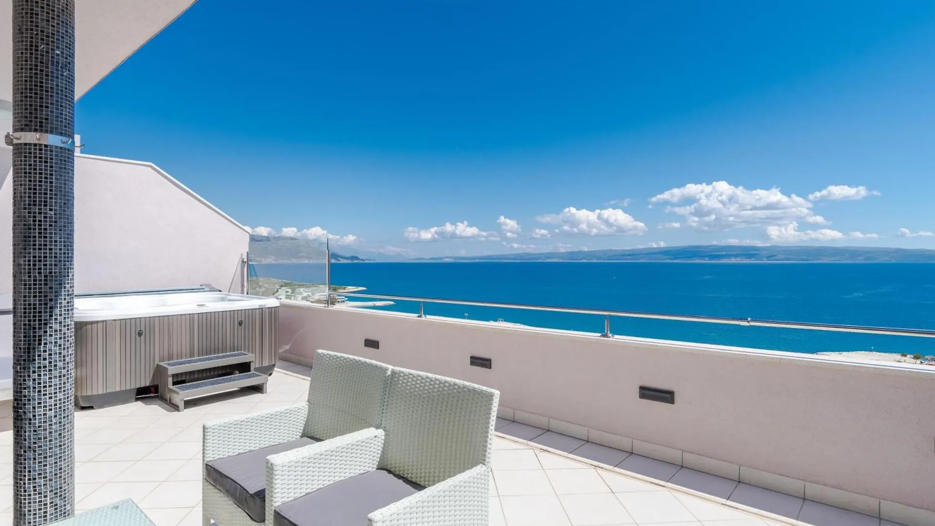 Penthouse Apartment With Terrace And Hot Tub - Ivan Split